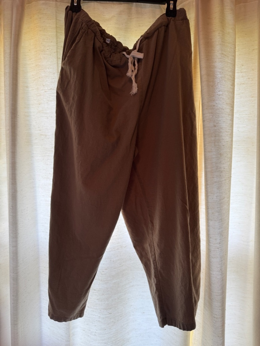 Relaxed Drawstring Cropped Pants in Brown